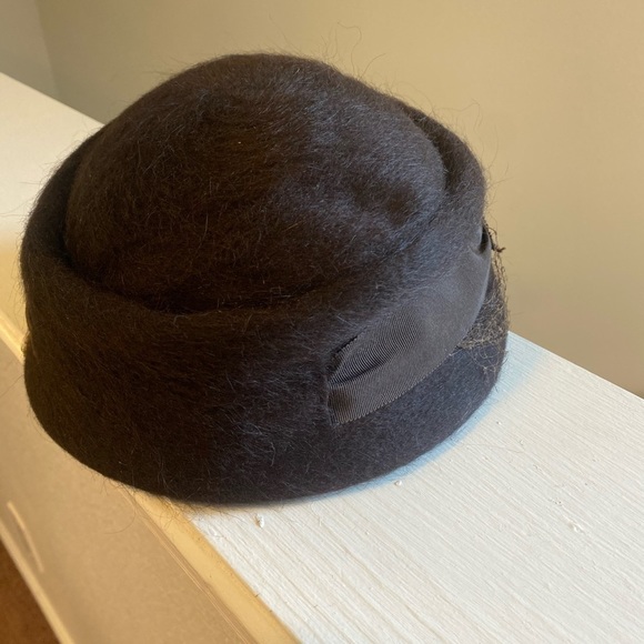 2 FOR $20 Vintage Wool LLAMASENE FREDERICK & NELSON Cloche - Picture 3 of 7